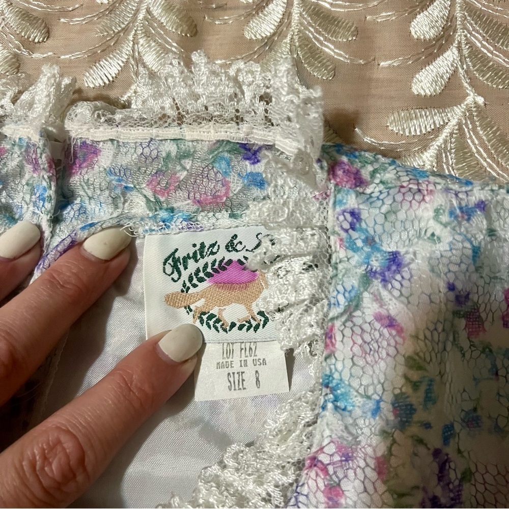 Vintage Floral Lace Blouse/Top with Ruffle Lace Neck -Size 8 Medium -TP54 - Picture 7 of 8